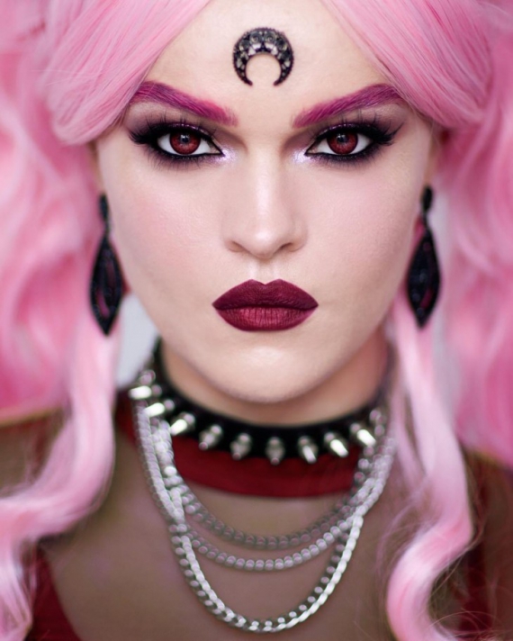 Визажист воспроизвела 12 образов культового аниме-сериала «Сейлор Мун»