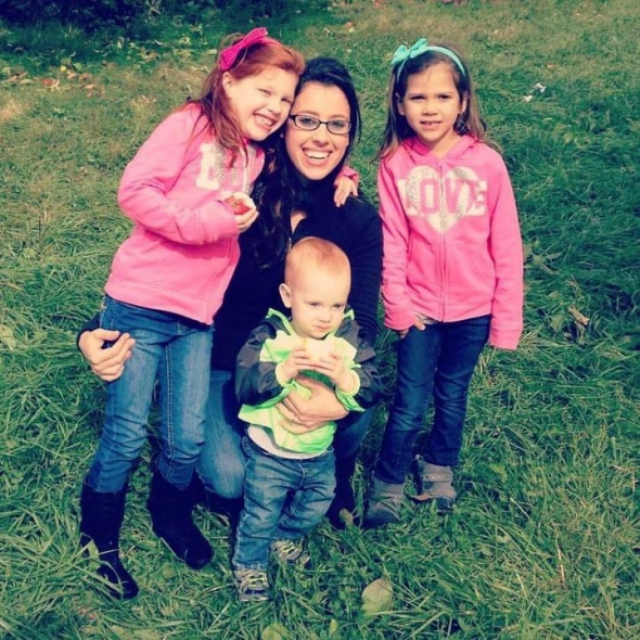 Рейчел с тремя детьми