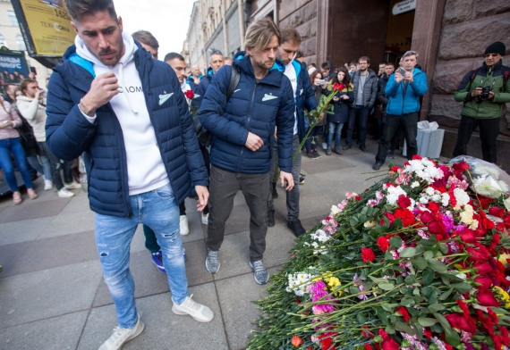 Гравці і тренери "Зеніту" спустилися в пітерське метро