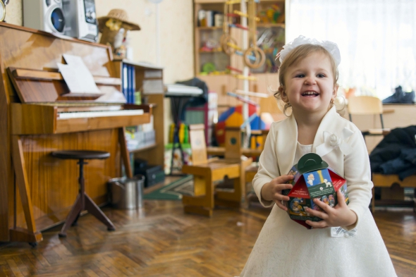 3-летняя Александра Поволоцкая из Днепра имеет двустороннюю глухоту