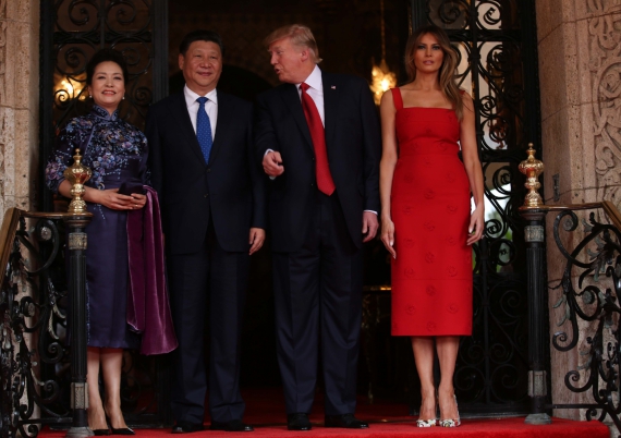 Си Цзиньпин — с Пэн Лиюань, Дональд Трамп — с Меланией Трамп