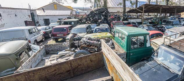 Вантажівки і мікроавтобуси