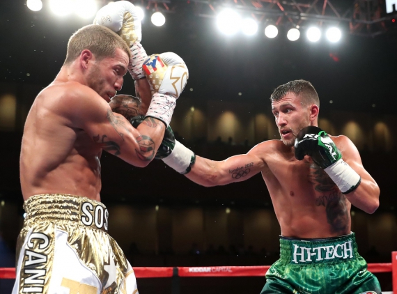 Ломаченко досрочно победил Сосу