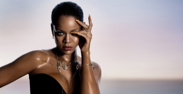 Первый кадр из рекламной кампании ювелирной коллекции Rihanna Loves Chopard