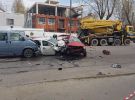 Потрійне ДТП у Дніпрі: один водій загинув на місці, ще один у важкому стані в лікарні
