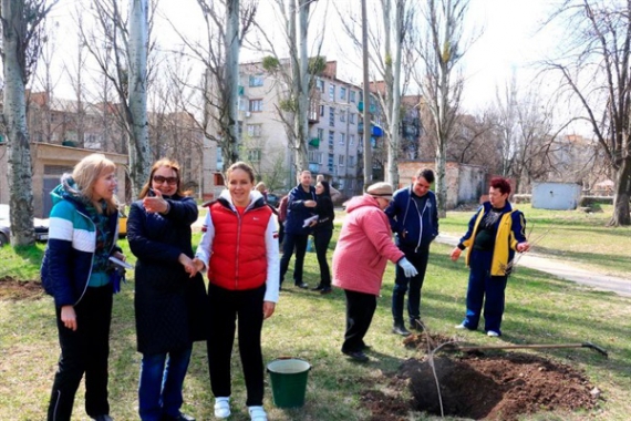 Королевська з'явилася на суботнику у взутті за 11 тис. грн