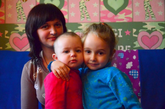 Екатерина Глондар с дочерьми Марией и Анной. Младшая родилась после того, как отец попал в плен.