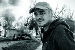 Аркадій НЕПИТАЛЮК, 49 років, режисер. Народився в селі Лехнівка Ярмолинецького району на Хмельниччині. Навчався на акторському курсі Київського театрального університету імені Івана Карпенка-Карого. Забрав документи за власним бажанням. 1991 року вступив на телережисерський курс того ж вузу. Стажувався в Нідерландах і Німеччині. З 1997-го періодично працює режисером на виробничих телестудіях і каналах. Як режисер-постановник створював телевізійні програми ”3х4. Найкумедніше домашнє відео”, ”Кунсткамера”, ”Сімейні справи з Калінською”, ”Сусідські війни”, ”Один за всіх”. Викладає режисуру і майстерність актора в університеті імені Карпенка-Карого. Знімав серіали ”Звичайне диво” й ”Таксі”. Торік його короткометражна стрічка ”Кров’янка” стала найкращою в національному конкурсі фестивалю ”Молодість”. Дружина Євгенія Непиталюк – актриса. Мають двох доньок. Живуть у місті Боярка під Києвом