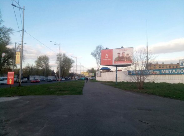 В Киеве появились билборды с "Гиви" и "Моторолой"