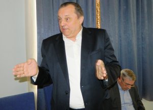 Леонид Галушко хочет помочь отремонтировать дорогу