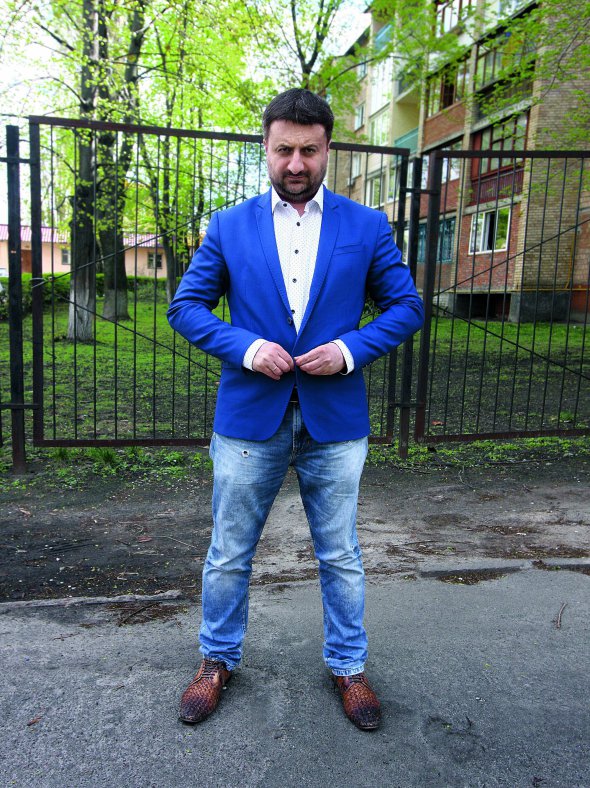 Тарас ЗАГОРОДНІЙ, 38 років, економіст, політтехнолог. Народився 7 лютого 1979 року в Кишиневі. Батько – викладач економіки в університеті, мати – бухгалтер. Згодом родина переїхала до Миколаєва. Закінчив Києво-Могилянську академію за спеціальністю ”фінанси”, Одеську національну юридичну академію. Працював у банку, журналістом, політичним консультантом. Автор книжок ”Мистецтво впливу: секрети виступів політика-переможця”, ”Технології лідерства і харизми для політиків та бізнесменів”, посібника ”Запуск і ведення переможної мажоритарної кампанії”. Захоплюється сквошем – грою з м'ячем та ракеткою у спортзалі. Дружина Ольга – політолог. Виховують синів Артура і Роберта