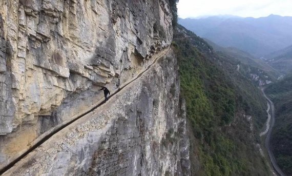 Мечта длиной в 36 лет и 10 км: мужчина прорыл канал в горах, чтобы дать своему селу воду