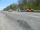 дорожники строят часть дороги от поселка Стрижавка до города Калиновка на трассе международного значения