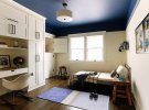 Яркая комната: цветной потолок увеличивает комнату