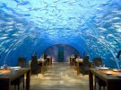 Ресторан на Мальдивах «Ithaa Undersea restaurant» на глубине 5 м