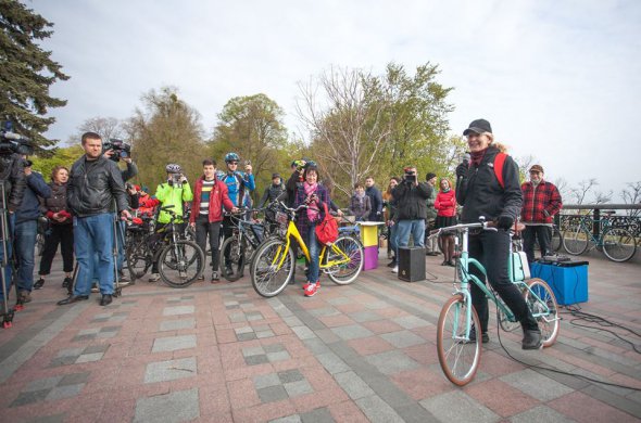 Супрун приїхала на електровелосипеді Xiaomi YunBike C1 Women Mint Green