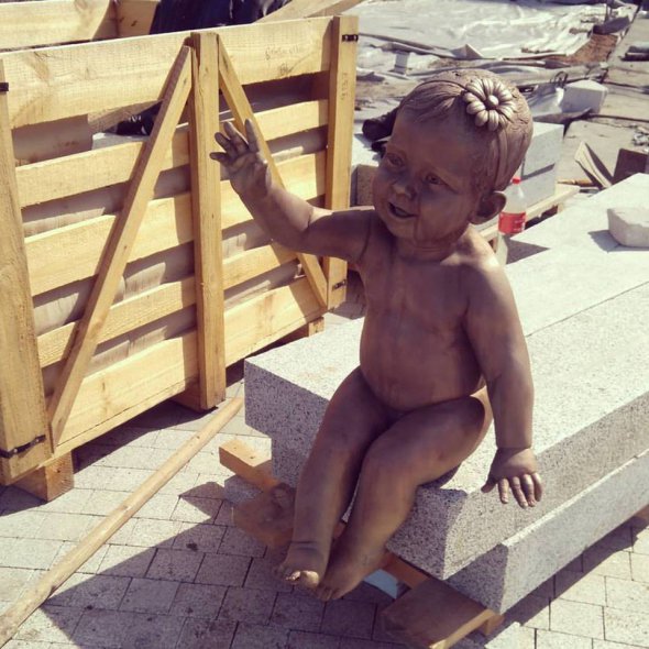 На Почтовой площади появились новые скульптуры