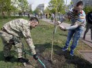 В Киеве высадили аллею памяти Кузьмы Скрябина