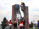 Националисты с властями снесли украинский памятник в Польше 