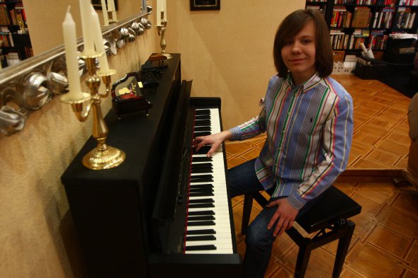 Столичний школяр Антоніо Бразильєро Джонсон почав грати на роялі у 5 років