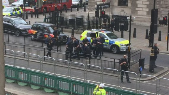 Инцидент возле парламента Британии 27 апреля