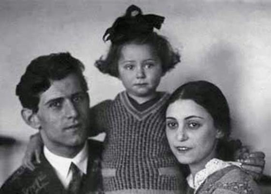 Майя Плісецька з матір'ю і батьком
