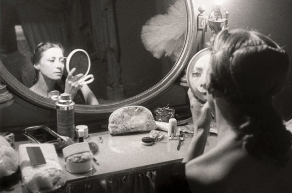 Майя Плисецкая готовится к спектаклю. 1969 год