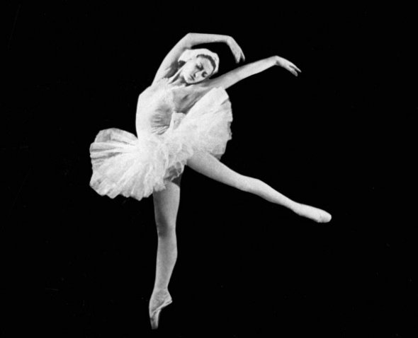 Во всем мире признали уникальный стиль танца Плисецкой, ее гибкость, пластичность и изящные движения рук.