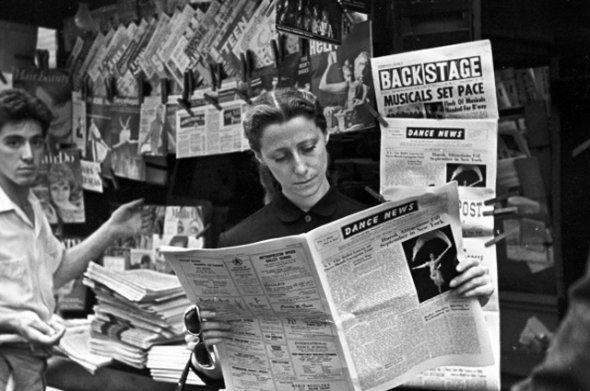 Гастролі Большого театру в Америці. Майя Плісецька знайомиться з газетними рецензіями. 1962 рік