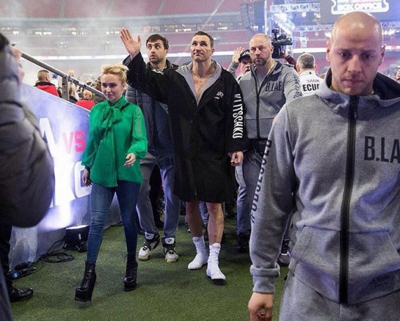 Хайден Панеттьери присутствовала во время боя Кличко с Джошуа