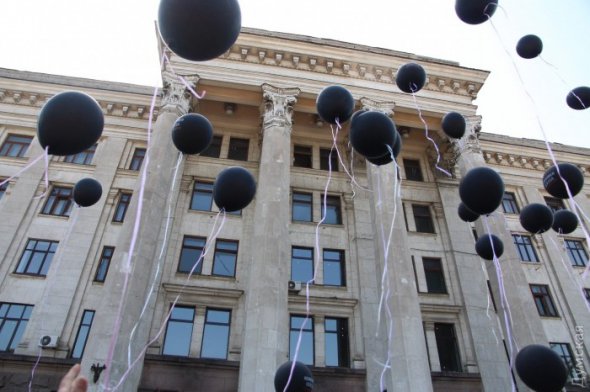 Шарики в память о погибших