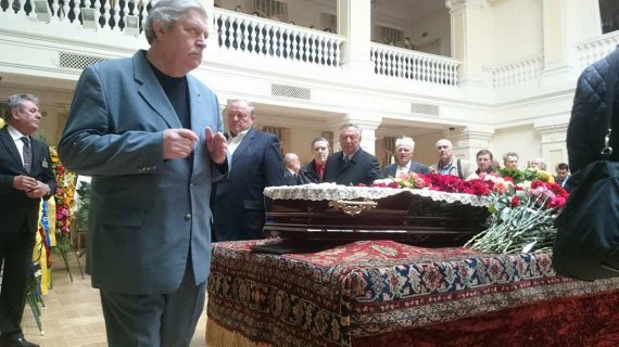 Прощання з поетом Борисом Олійником