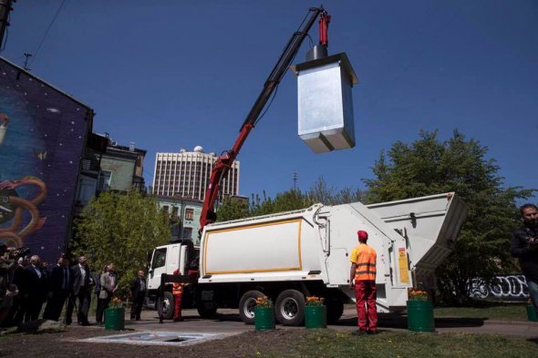 В Киеве презентовали уникальные мусорные баки