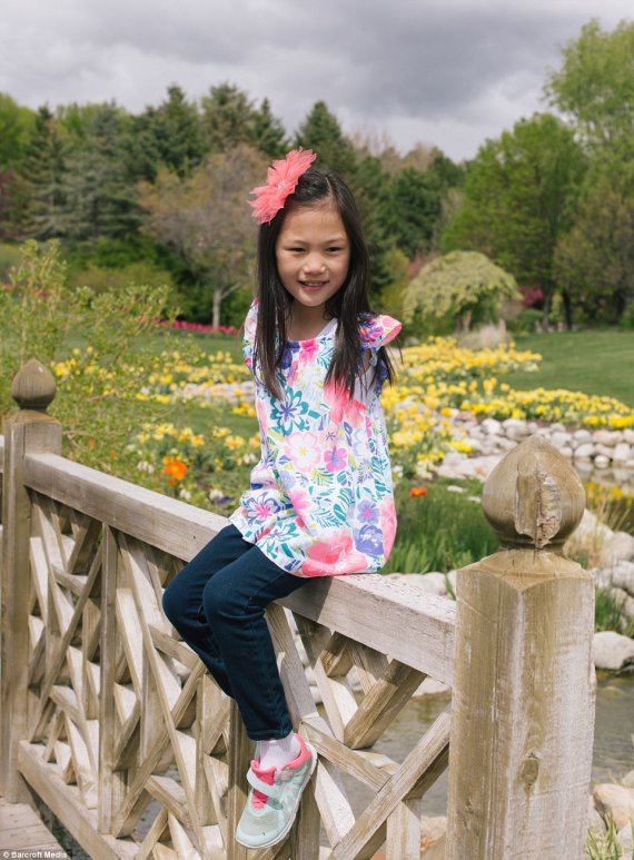 Красуня без рук вразила світ своїми вміннями