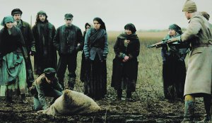 В одному з епізодів канадської стрічки про Голодомор ”Гіркі жнива” червоно­армійці стріляють в українських селян, які знайшли загублений продзагоном мішок із зерном