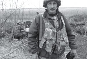 Юрія Барашенка з села Маньківка Бершадського району Вінниччини за рік служби в АТО підвищили до звання капітана. 29 липня 2016-го мав демобілізуватися, але залишився служити