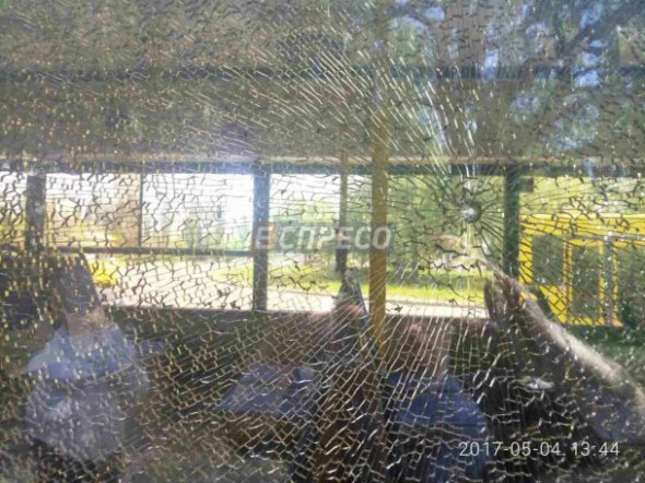 Неизвестный из пневматики обстрелял автобус с пассажирами