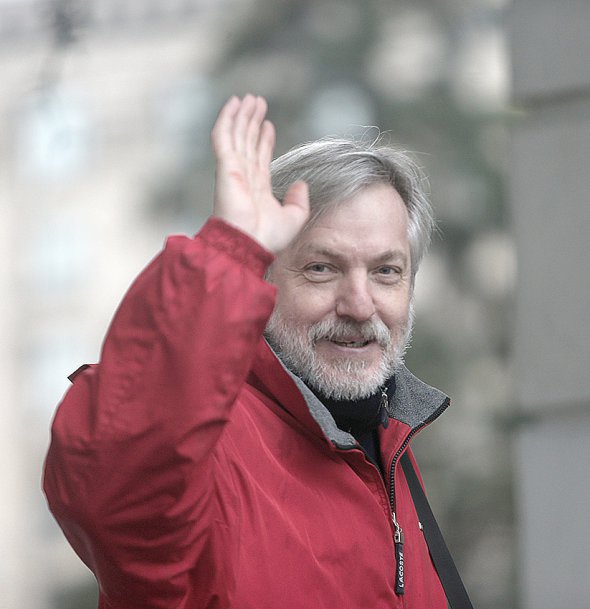 Хоч втратив мільйони доларів, легко це сприйняв. Зустрічаю друзів - донецьких бізнесменів, вони чорними ходять. Це вже вдруге так - усе з початку. Вперше було в 1999 році, коли пережив операцію на серці.