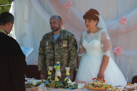 Весілля за  рекордні 6 днів: відома волонтерка вийшла заміж за  учасника АТО