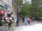 Активісти ОУН намагались розгорнути банери зі злочинами комуністичного режиму перед маршем "Безсмертного полку" в Києві