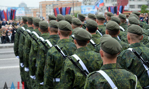 У окупованому Донецьку сьогодні керівництво "ДНР" провело військовий парад. Паралельно відбулася акція "Безсмертний полк".