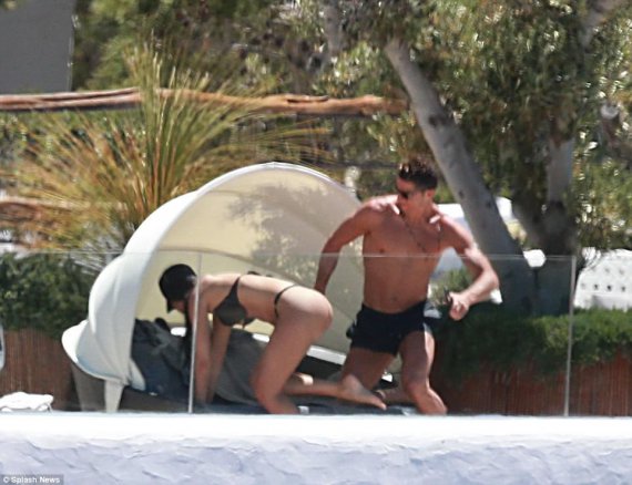 Кріштіану Роналду та його подруга