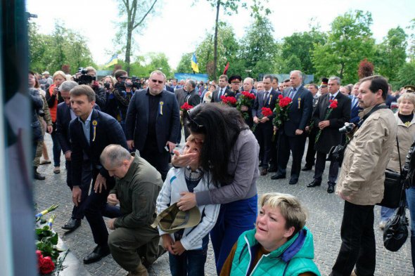 Алея пам'яті в Дніпрі - найбільший в Україні меморіал вшанування Героїв АТО і Революції Переваги, символ опору українського народу та його незламного духу