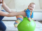 Физкультура поможет малышу ползать и ходить