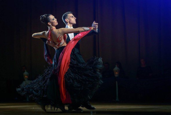Анастасия Слюсар и Никита Дружинин готовятся к чемпионату мира по бальным танцам в Блэкпуле. Там происходит главный танцевальный турнир года