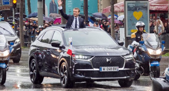 Избранный президент Макрон презентовал новый DS 7 Crossback