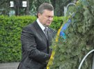 17 травня 2010 року на Віктора Януковича впав вінок