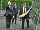 17 мая 2010 года на Виктора Януковича упал венок