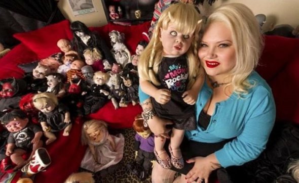 Мэрилин Мэнсфилд собрала коллекцию кукол, которые похожи на живых детей