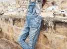 13 модных образов с джинсовой комбинезоном